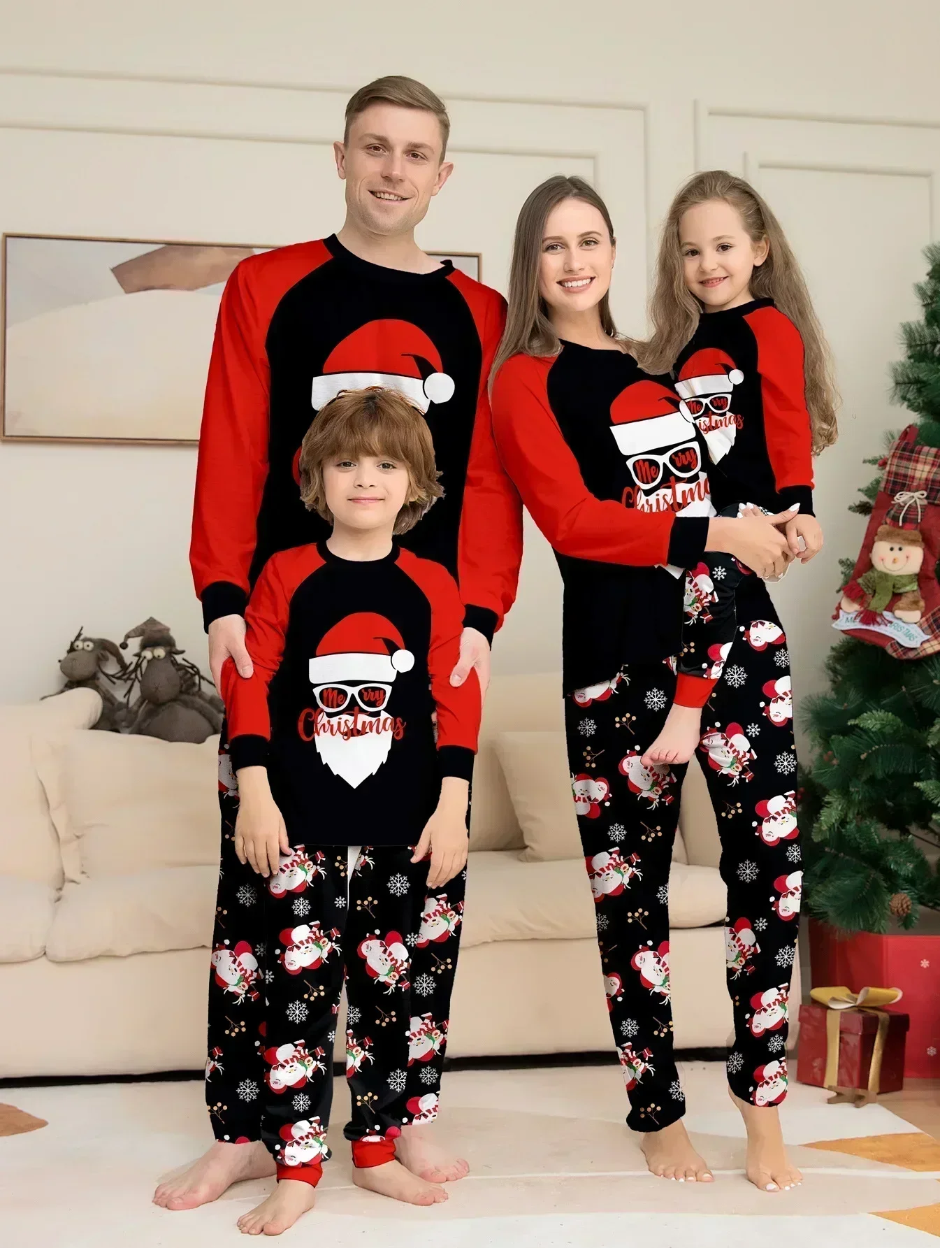 thumbnail image 2 of Conjunto de pijamas navideños a juego 2025 Ropa de Año Nuevo Estampado completo de Papá Noel Adultos Niños Traje de 2 piezas Mameluco de bebé Aspecto familiar navideño, 2 of 5