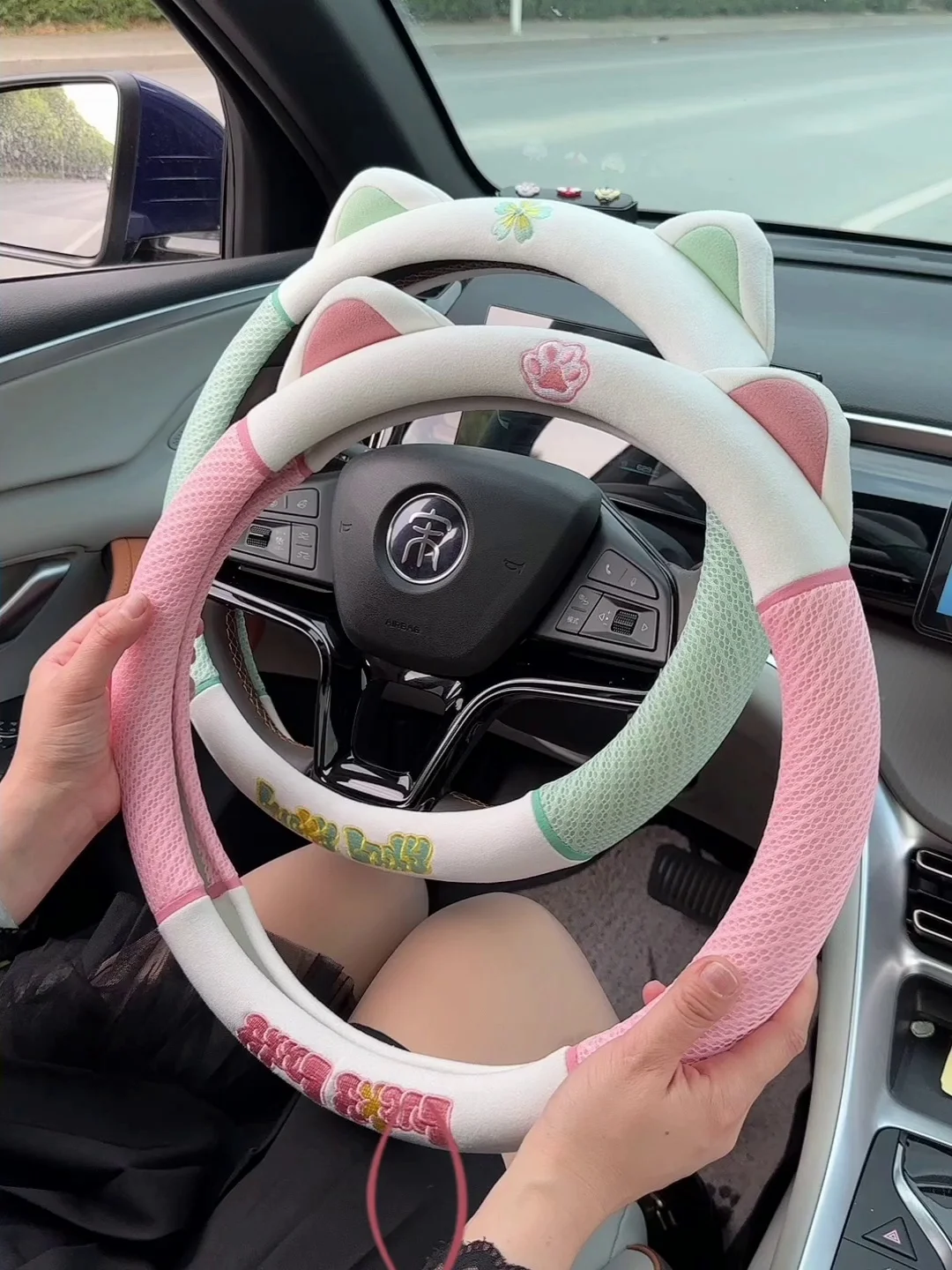

New Summer Anti-slip Four Seasons Universal Ice Silk Cartoon Cute Cat Ear Car Steering Wheel Cover Car Interior Accessories