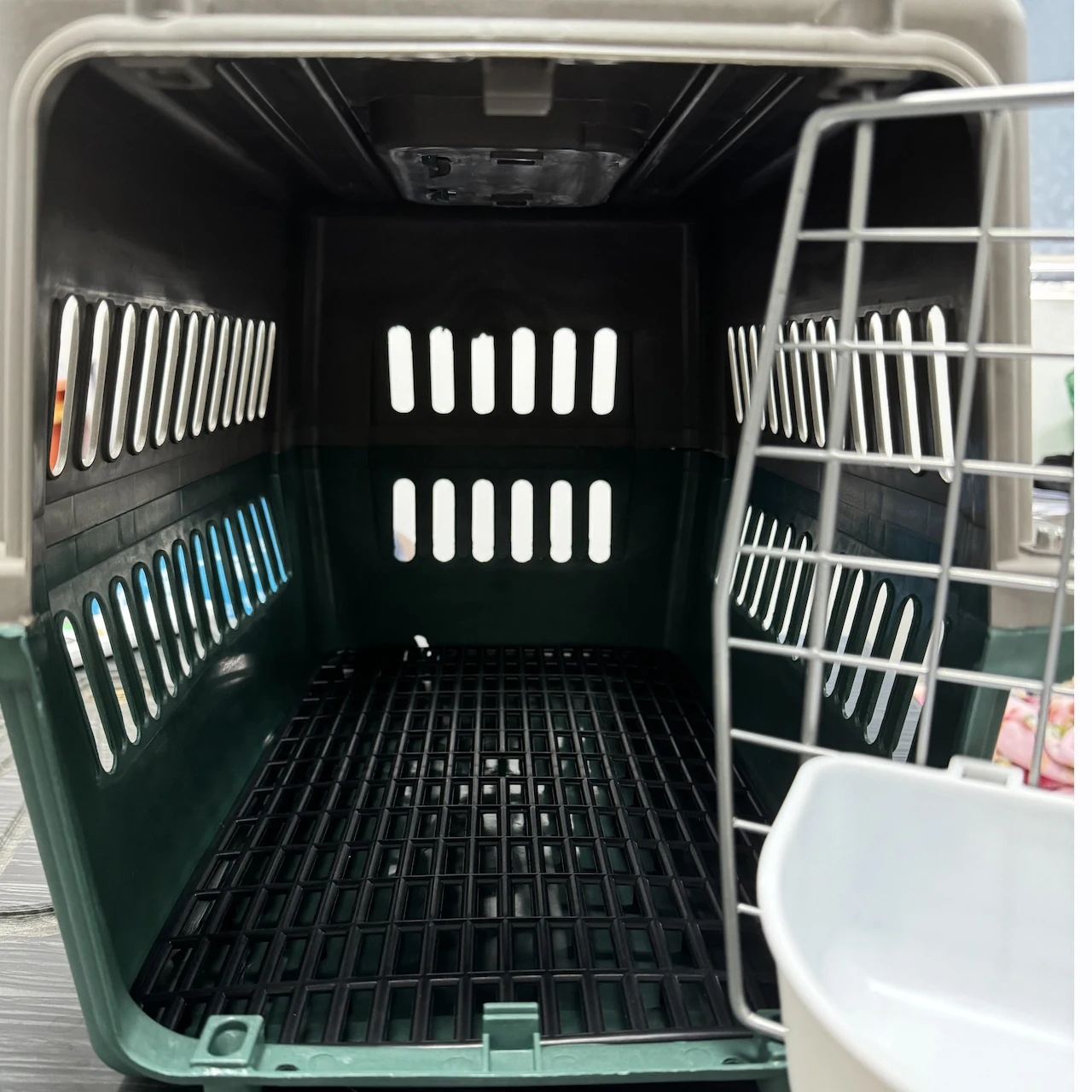 Recycled Materials Outdoor Travel Pet Carrier Cage for Small Pet Carrier Box