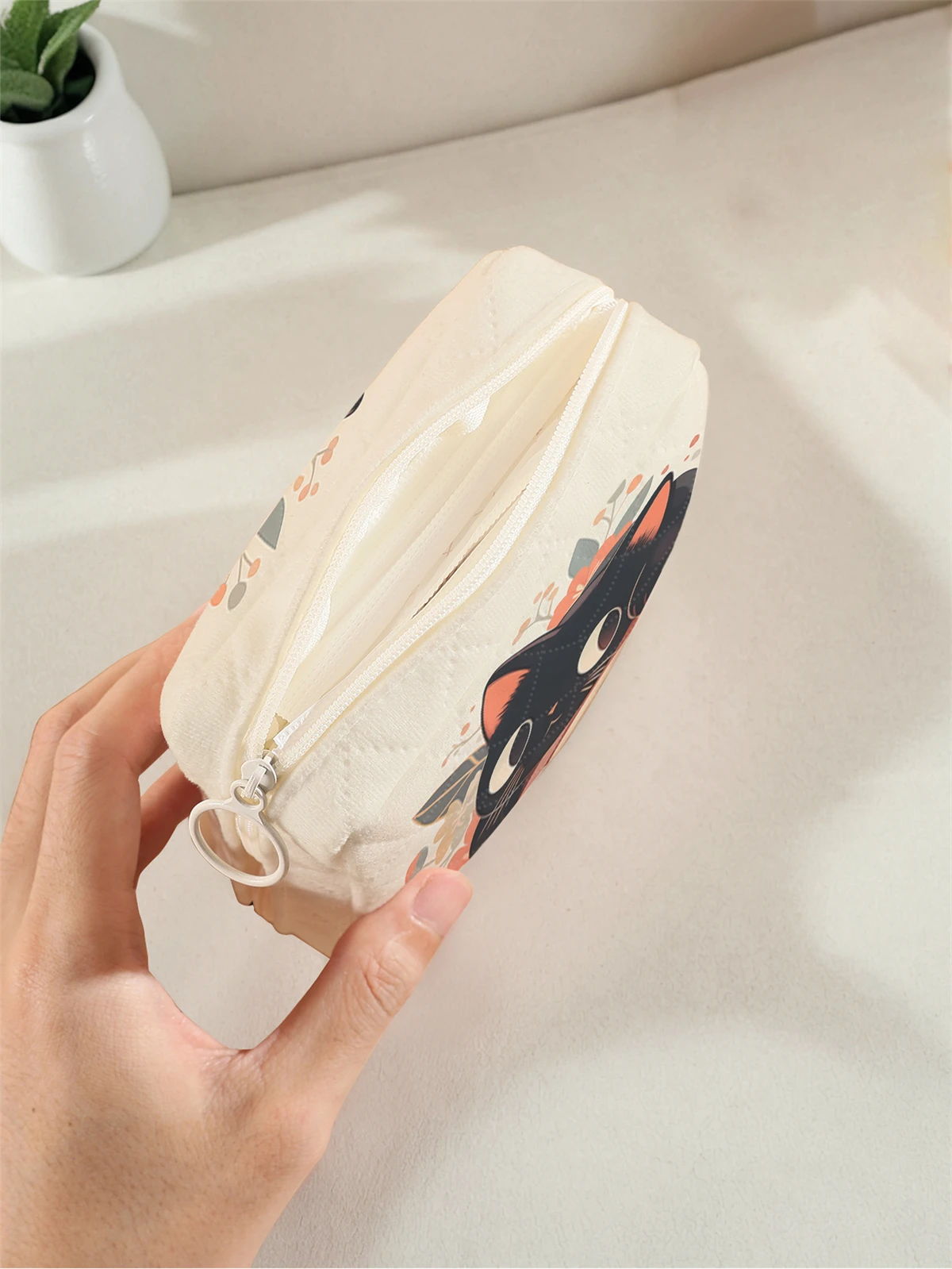 1 portable sanitary napkin storage bag, made of seaweed turtle pattern and diamond mesh material, lightweight women's tissue bag