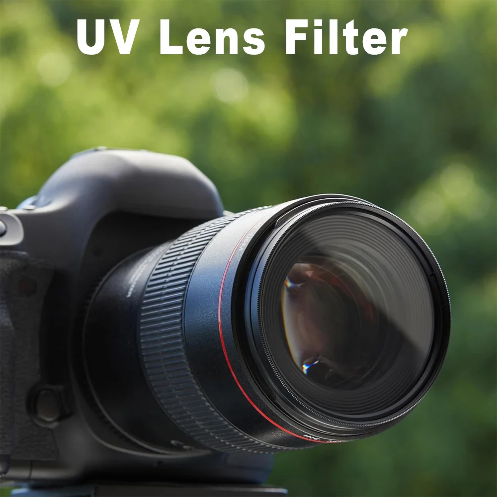 Filtre UV pour objectif appareil photo posé à plat, montrant la bague métallique et le filetage.