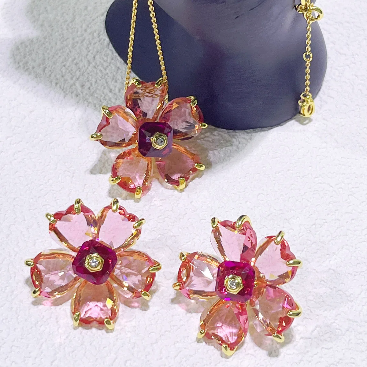 Flowe Jewelry 새로운 판매 동향 고품질 꽃 귀걸이 세련된 럭셔리 매력 스테인레스 스틸 핑크 옐로우 여성 의류