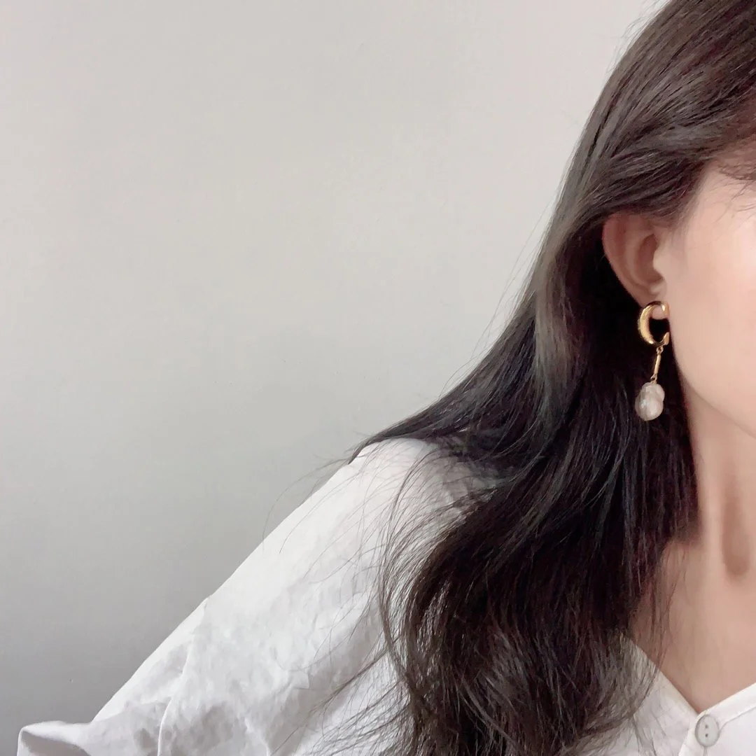 2022 Hot Trend Brand C-shaped asymmetric Pearl Earrings Brass Ear Studs Everyday Wear Versatile Jewelry Atmosphere