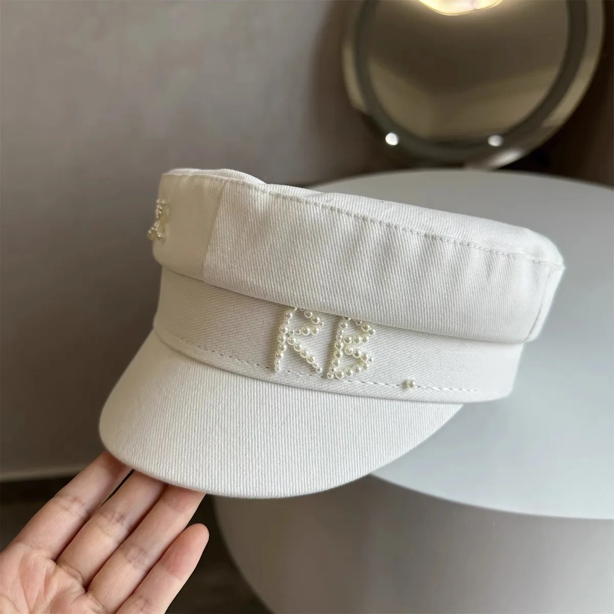 New Cotton Letter Decorative Embroidered Flat Top Navy Hat Korean Fashion Newsboy Cap Baker Boy Hat Visor for Mujer White Cap