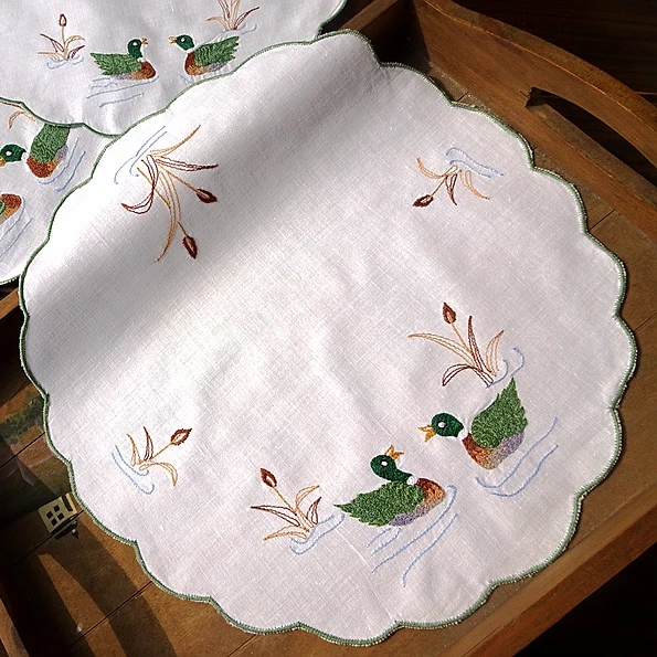 

2 PC Pure Cotton Hand -embroidered Embroidery Retro American Township Paid Fabric Cushion Flower Bottle Cushion Pads 30cm napkin