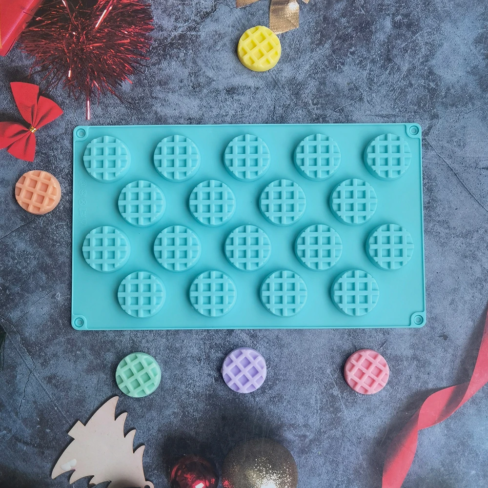 

18 Cavities Waffle Silicone Mold DIY Squared Love Cake Chocolate Biscuit Bread Mould Baking Accessories Tools for Making