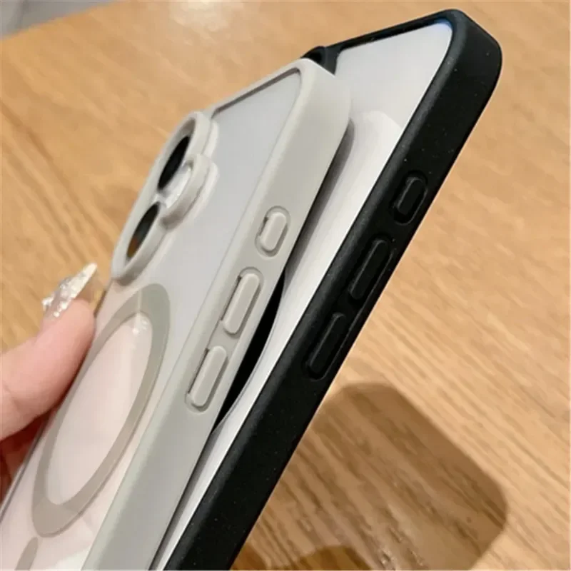 Clear Magnetic Wireless Charging Case with Fashionable Acrylic Design