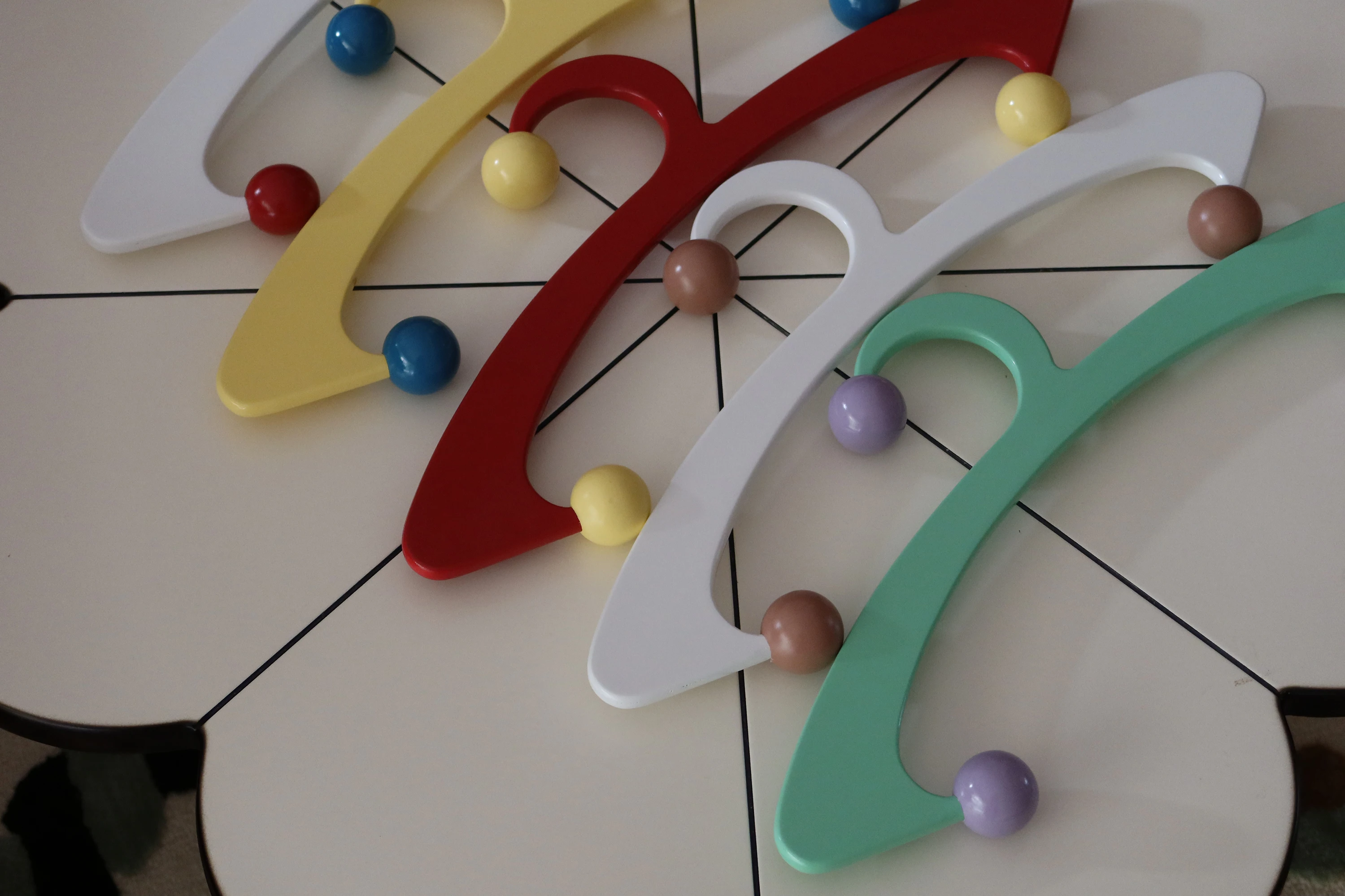 Rainbow clothes hanging round ball trick series clothes hanging solid wood hanger antique brace 8