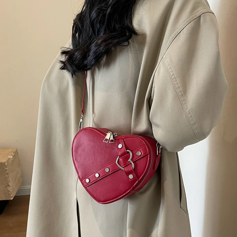 りこ】é Heart pouch shoulder strap bag é Heart pouch shoulder