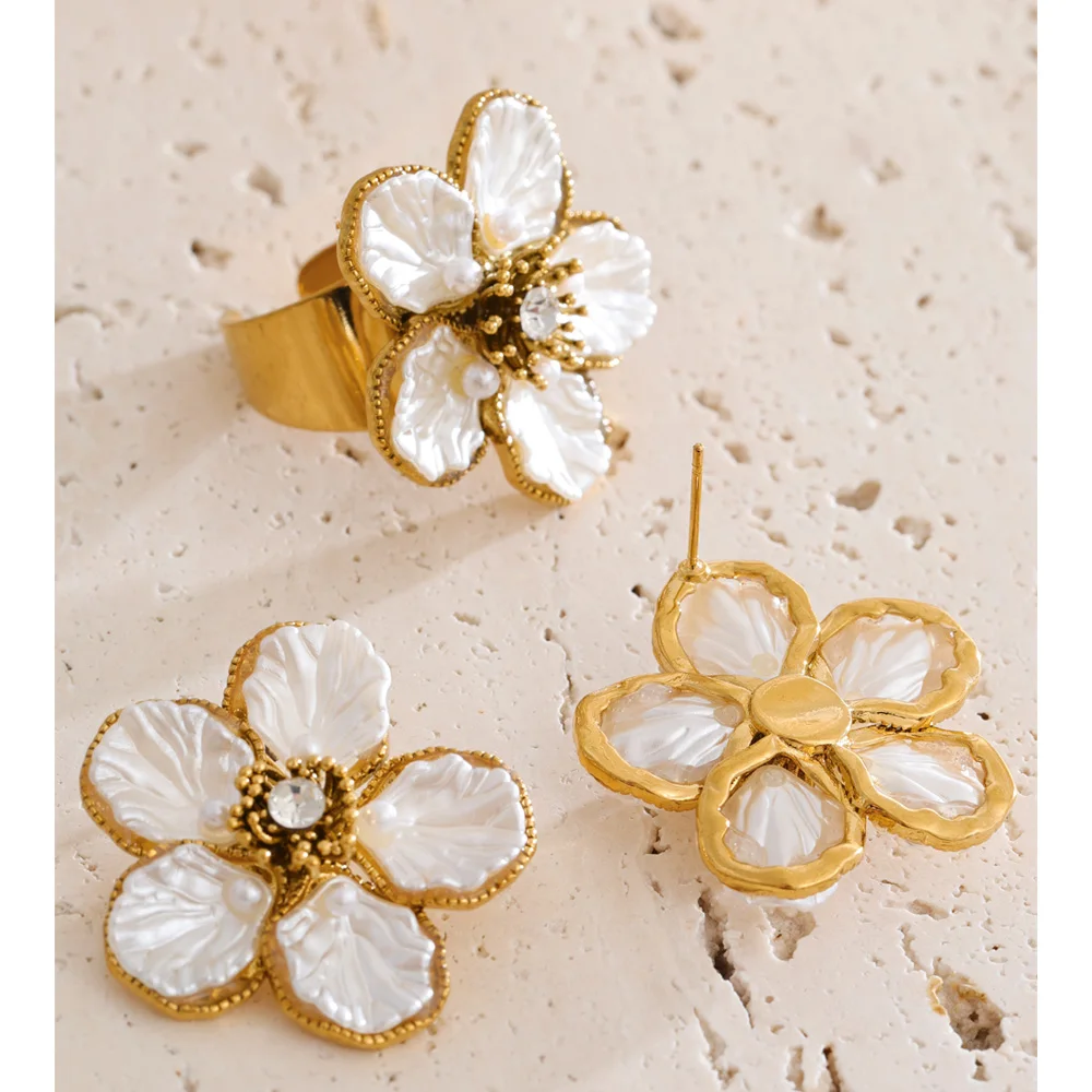 Yhpup Retro Stud Earrings Ring Set