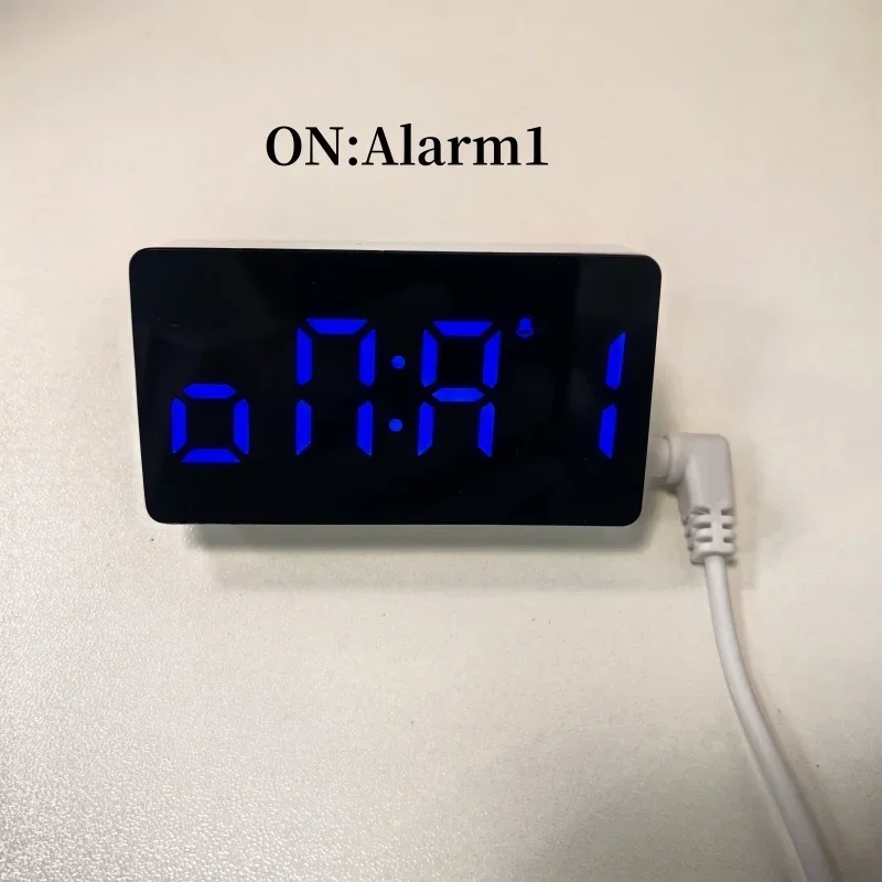 7*4cm Digital Alarm Clock TEMP Date 3 Alarms Power-off Memory Table Clock USB Powered Always On 12/24H Night Mode LED Clock