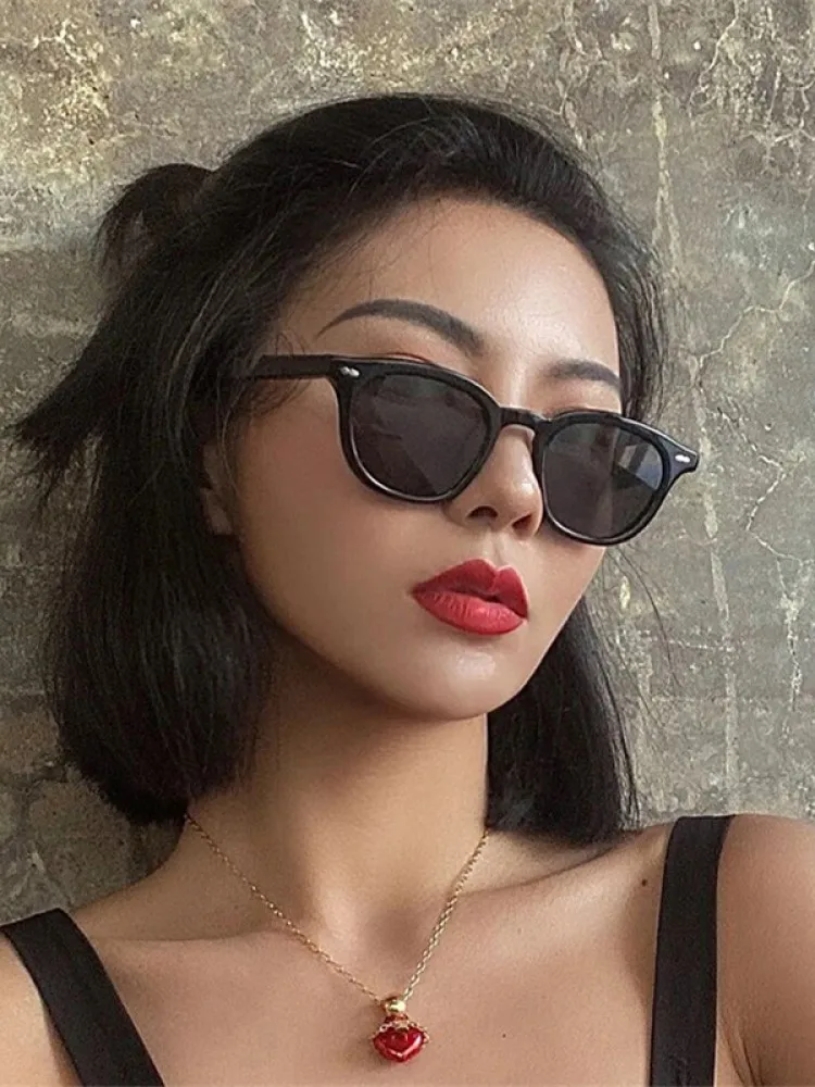 Chic Vintage Unisex Square Sunglasses - Fashion Designer Sun Shades