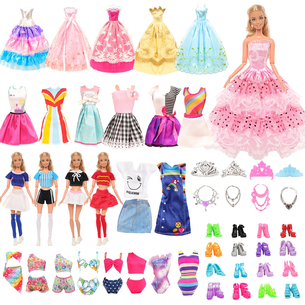 

41 предмет = 5 шарнирных кукол + 5 купальников + 5 юбок + 4 фиксированных чирлидеров + 22 кукольных аксессуара для Барби