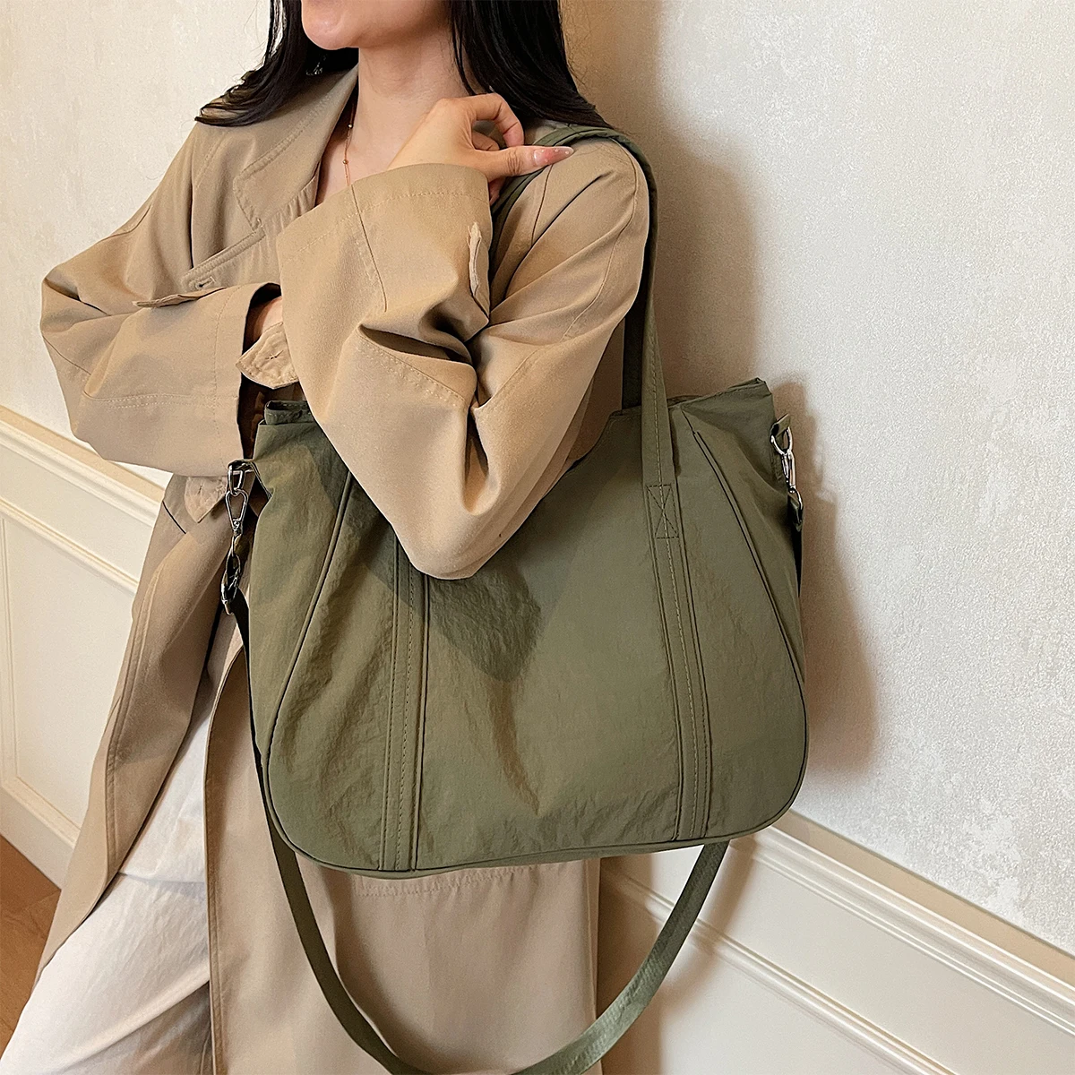 Large-Capacity Canvas Bag for Women, 2025 New Style, Suitable for Work and Commuting, with a High-End Feel, Fashionable Crossbody Tote Bag, Handbag for Shopping and Hiking