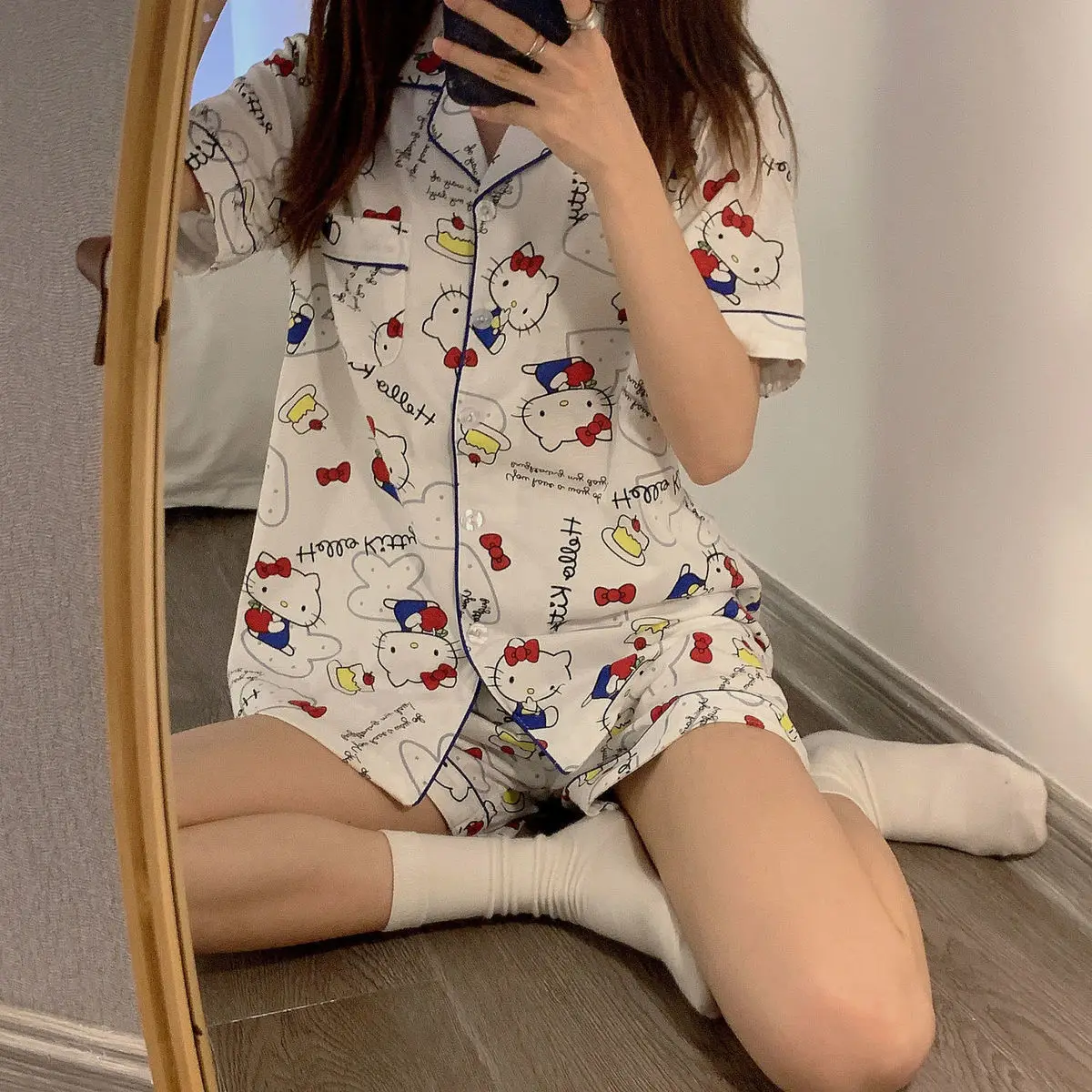 thumbnail image 1 of Hello Kitty-Pijama de manga corta para niña, cárdigan con solapa, pantalones cortos, traje de servicio a domicilio, conjunto de dos piezas, novedad de verano, 1 of 5
