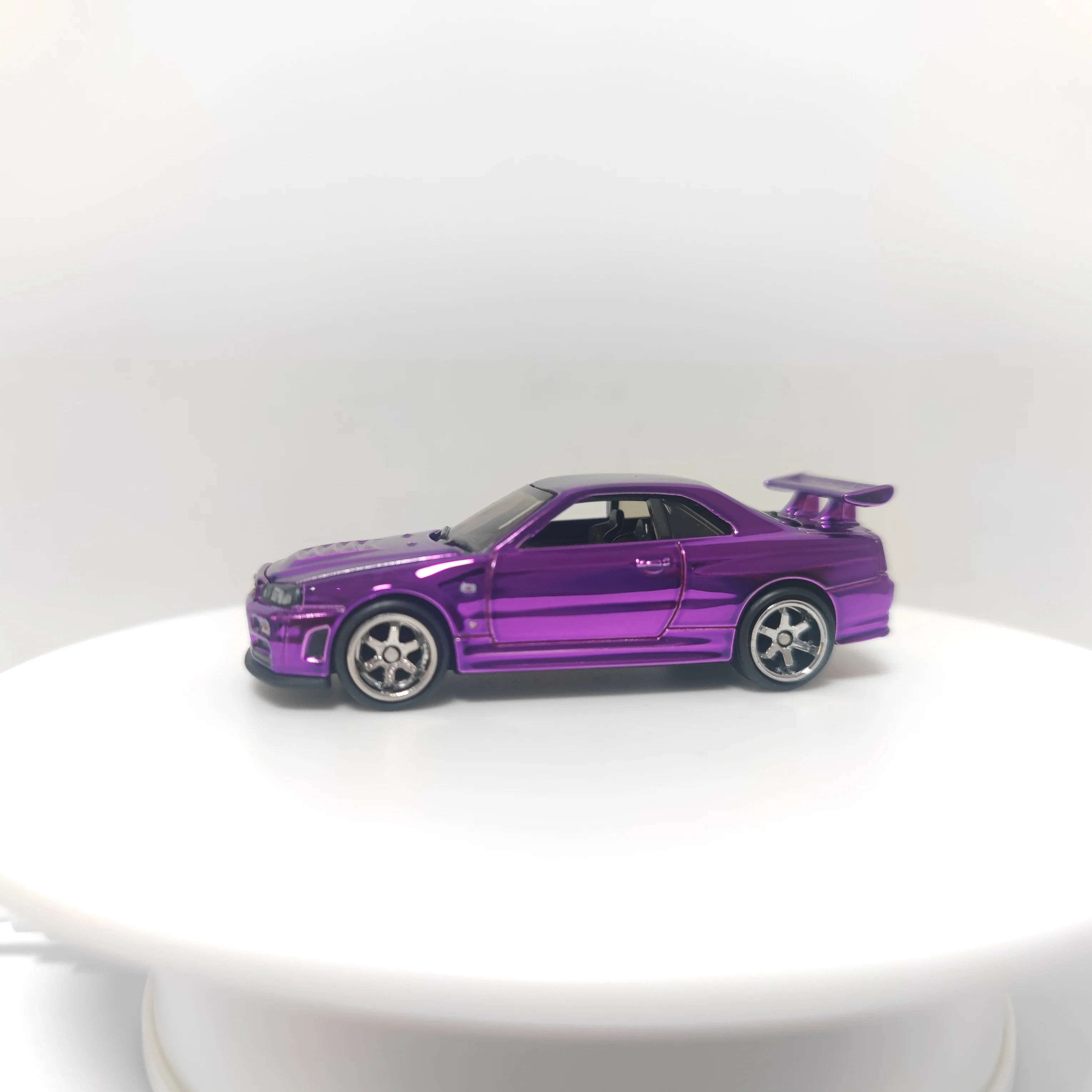 Nissan GT-R is shiny purple in China