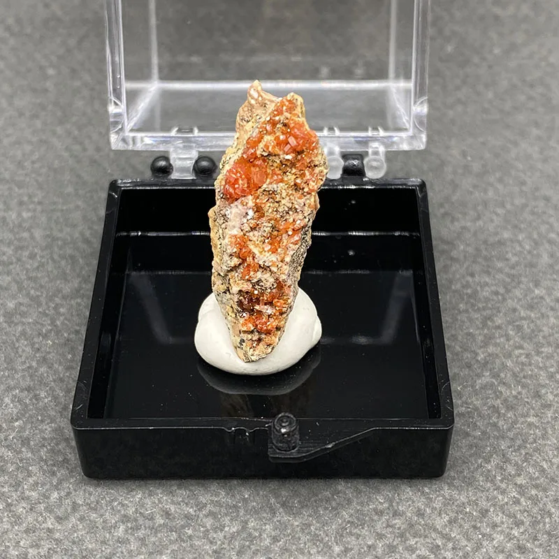 100%  Natural Vanadinite  Mineral Specimens Stones and Crystals Healing Crystal+Box size:35*35*35mm