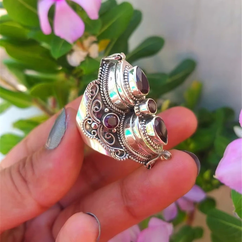 Vintage Women's Ring Bohemian Exaggerated Ring Inlaid Red Cubic Zirconia Antique Silver Color Engraving Classic Ladies Jewelry