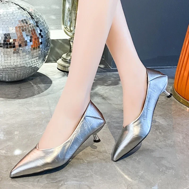 

Юбка женская из мягкой кожи на тонком каблуке с острым носком и мягкой подошвой