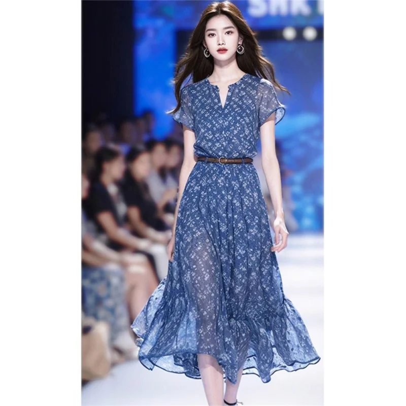 Delfina | Elegant V-neck floral sweater main image 0