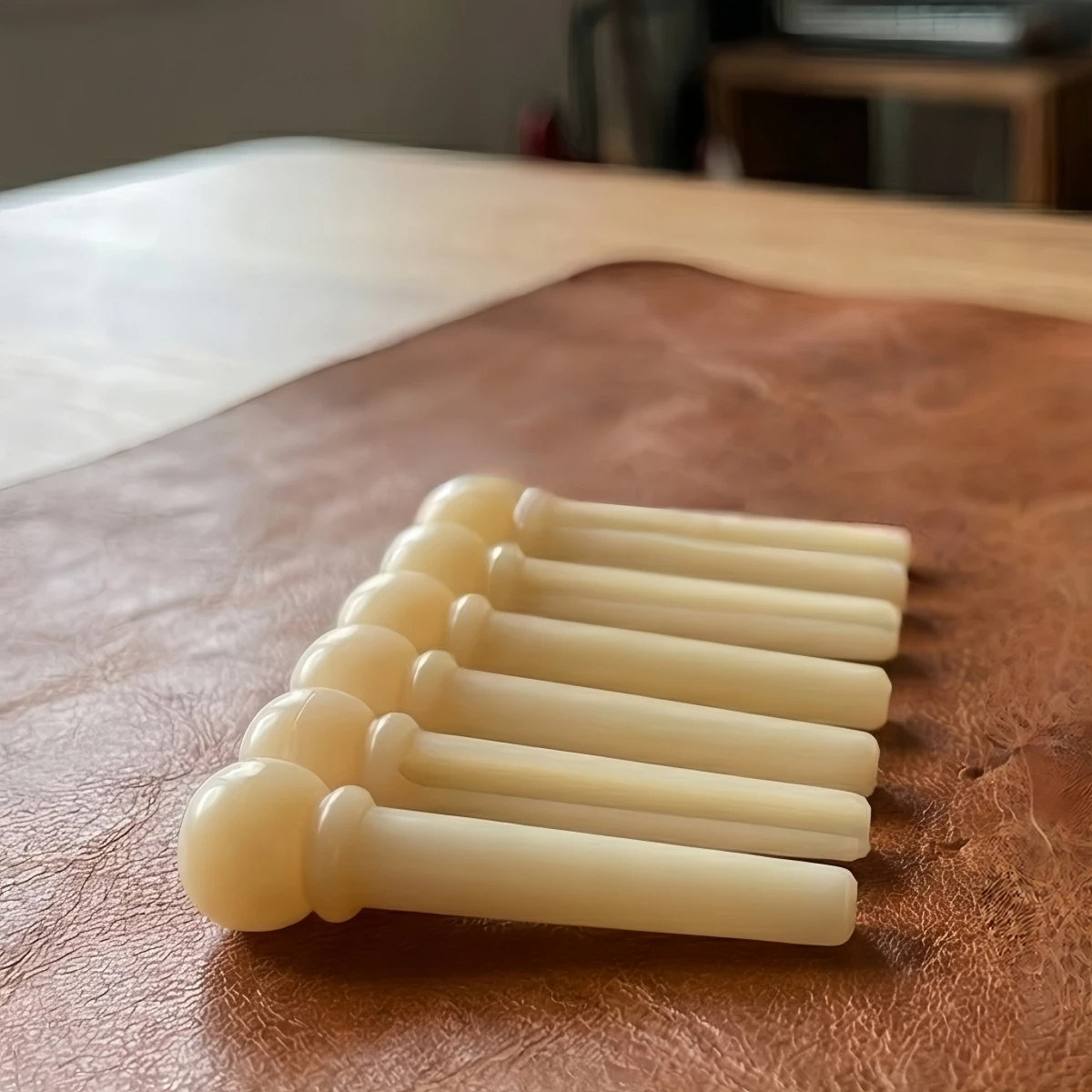 Miwayer Echte Knochenbrücken-Pins, 6 Stück, ungebleicht, für 6- und 12-saitige Akustikgitarren, feste Saitennägel, langlebiges Klang-Upgrade