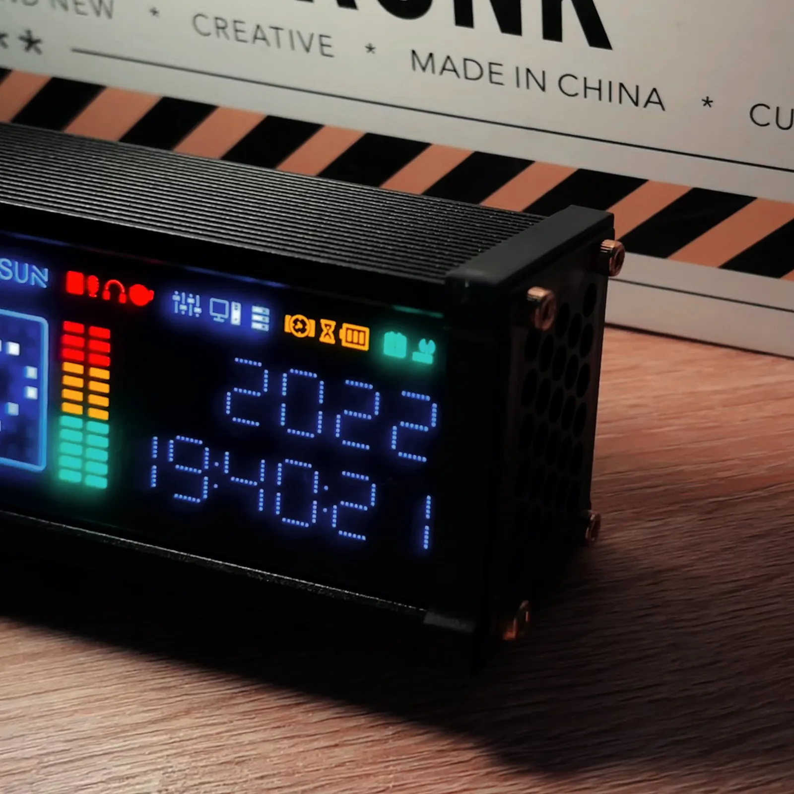 Electronic Tube Clock WFD Retro Pseudo-Fluorescent Matrix Cyberpunk Spectrum Function Desktop Decorations