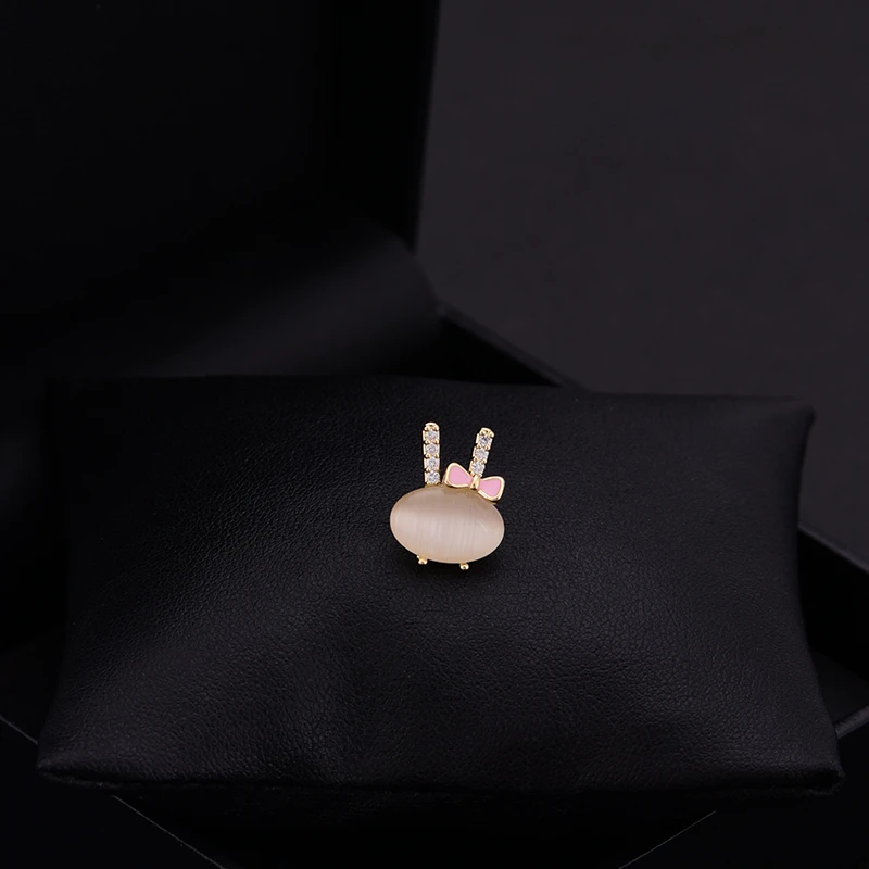 

Cute Rabbit Pin Neckline Anti-Exposure Fixing Buckle High-End Opal Exquisite Mini Smal Animal Brooch Trendy Corsage Jewelry 6070