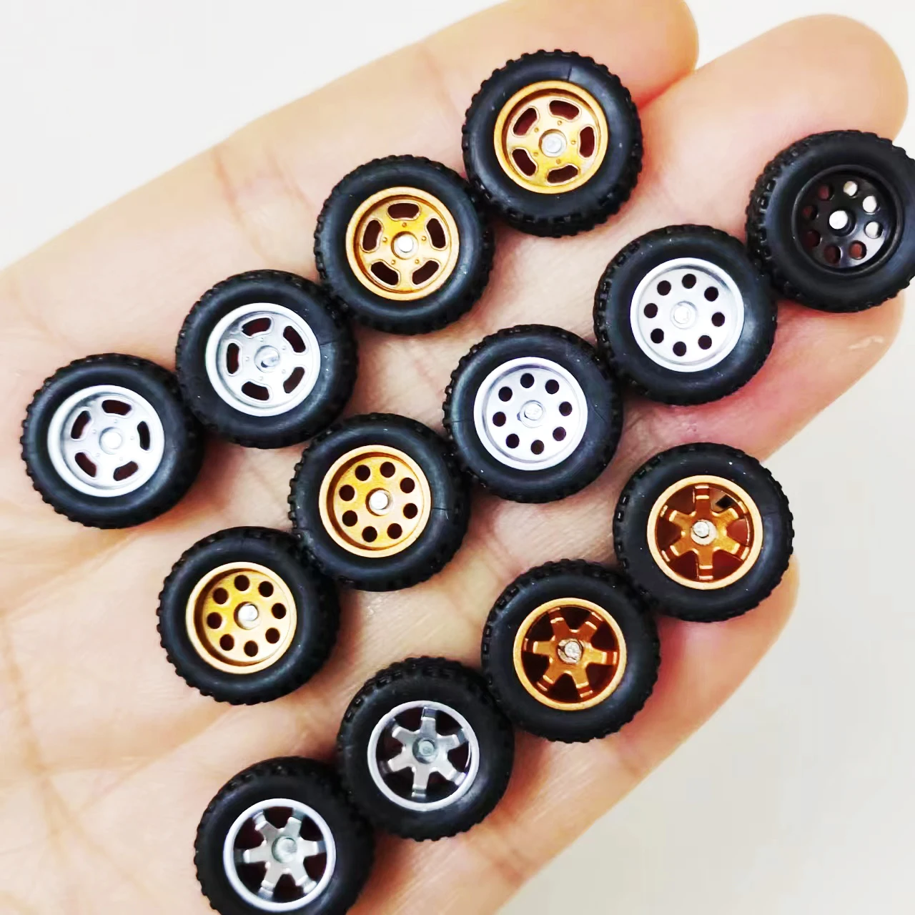 10 세트 1/64 14mm 오프로드 휠 고무 타이어 타이어 1:64 밴 오프로드 지프 SUV 모델 자동차 트럭 용 휠 수정