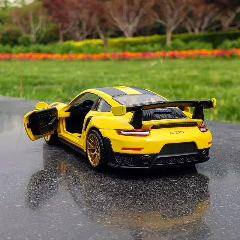 MINIGT PORSCHE 911 GT2 RS Racing yellow