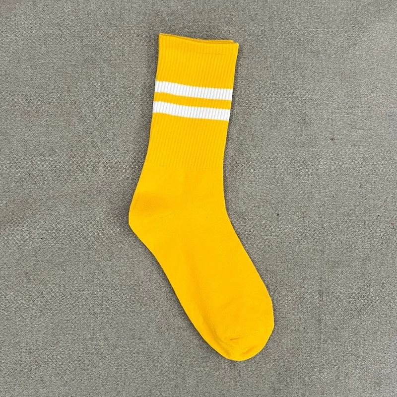 Neue Coole Frauen Herbst Winter Kurze Baumwolle Socken Sport Weibliche Dame Bunte Gestreifte Nette Schwarz Weiß Grundlegende Socken Für Frauen – Detail 3