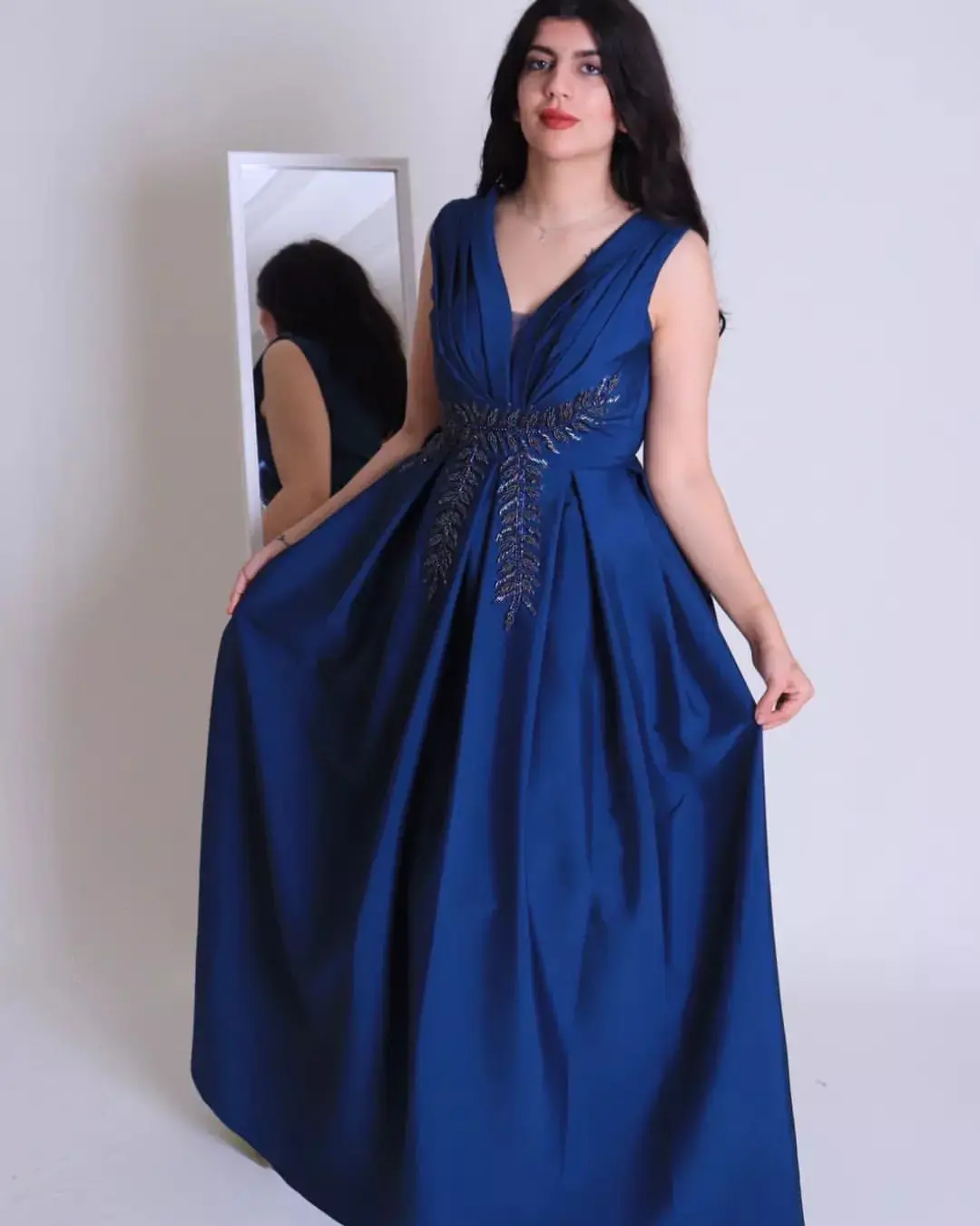 

Graceful Deep Blue V-neck Floor Length Prom Dress Satin Appliques Ruffle Sleeveless Dubai Luxury Evening 2023