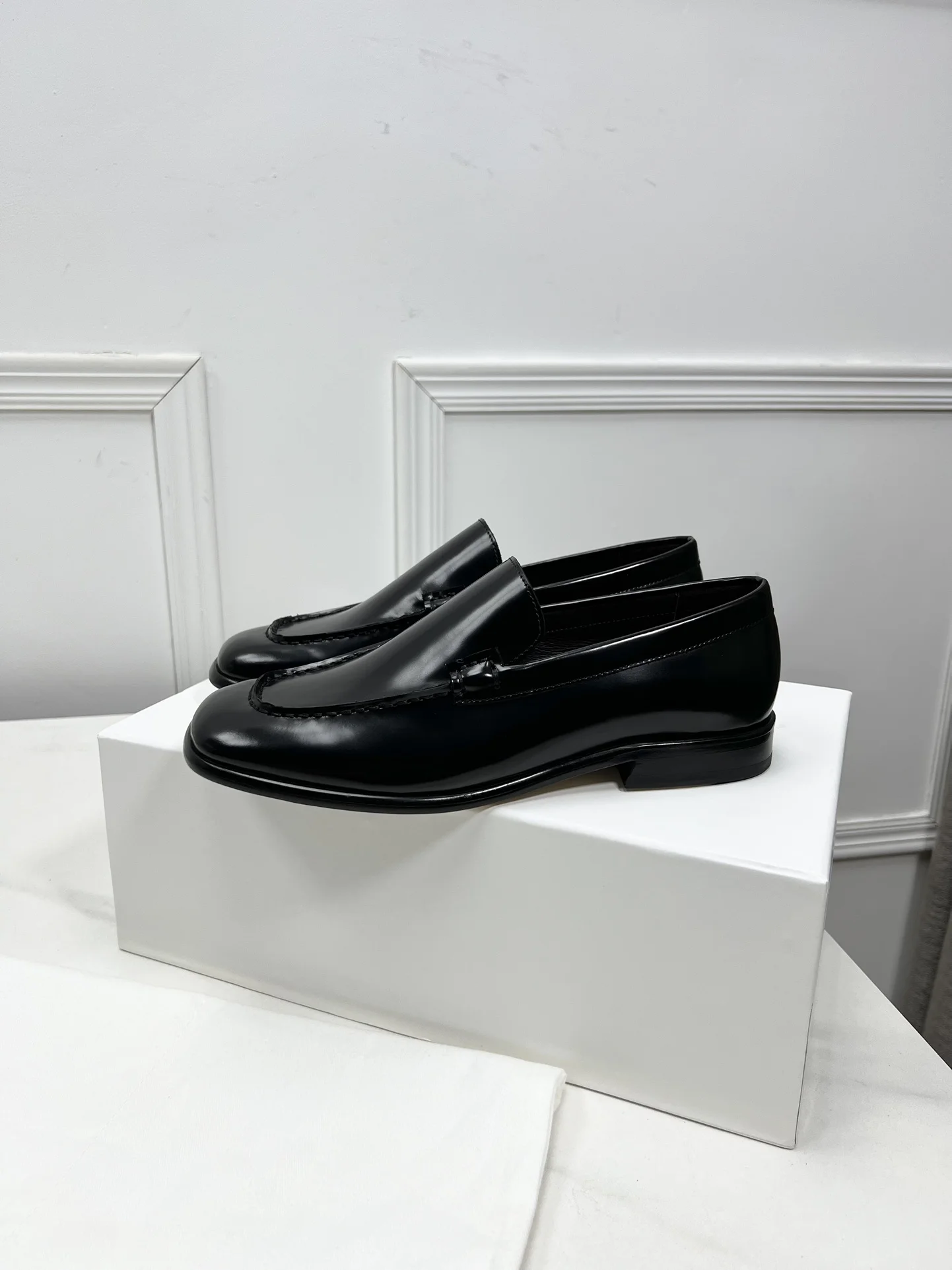 Рисунок 2 - Ручная работа, женская обувь международного бренда