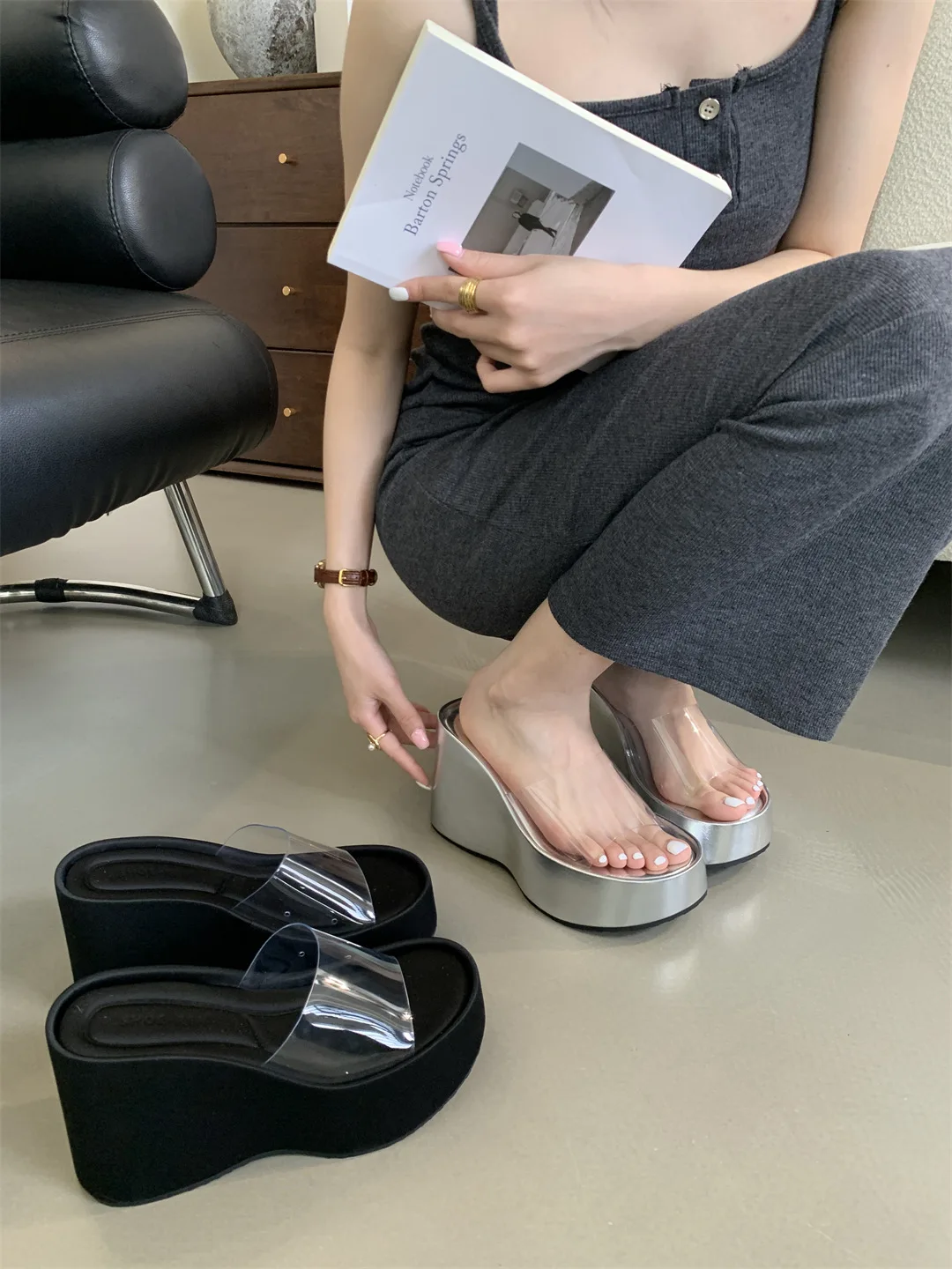 

Женские туфли на танкетке, прозрачные шлепанцы серебристого цвета на платформе, с резиновой подошвой, 2024