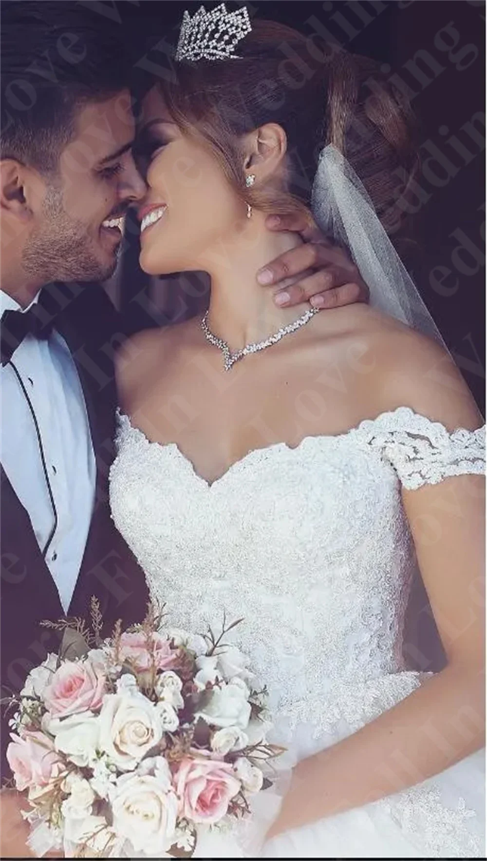 Рисунок 2 - Женское свадебное платье с открытыми плечами