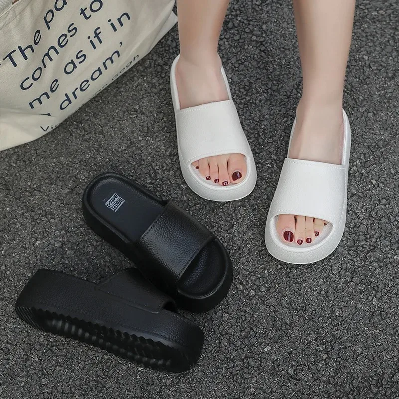 New Women's Slippers for Summer Outdoor Wear, Non-slip, Thick-soled To Make You Taller, Cool Slippers for Home and Indoor Use
