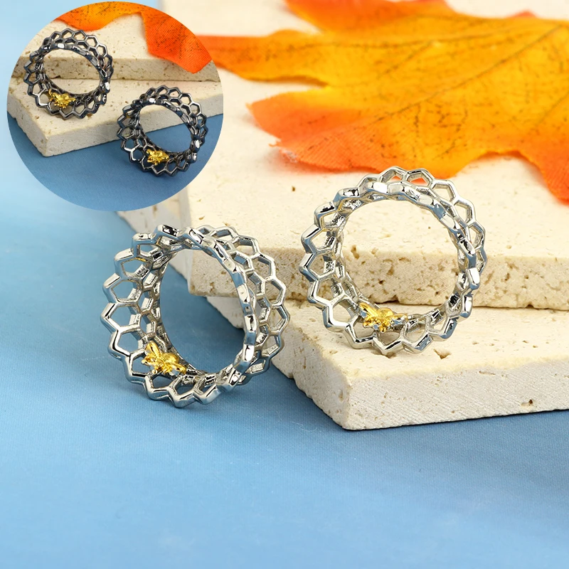 2PCS Ear Gauges Brass Hollow Flower Earring Tunnels Plugs Piercing Women Body Jewelry Expander Stretchers Gauge for Ear