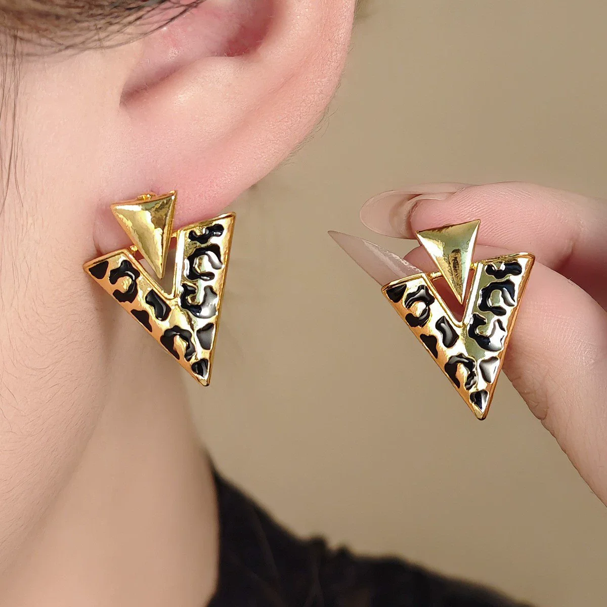 Punk Leopard Print Triangle Dangle Earrings for Women Party Golden Metal Black Enamel Oil Vintage Drop Earrings Geometry Jewelry