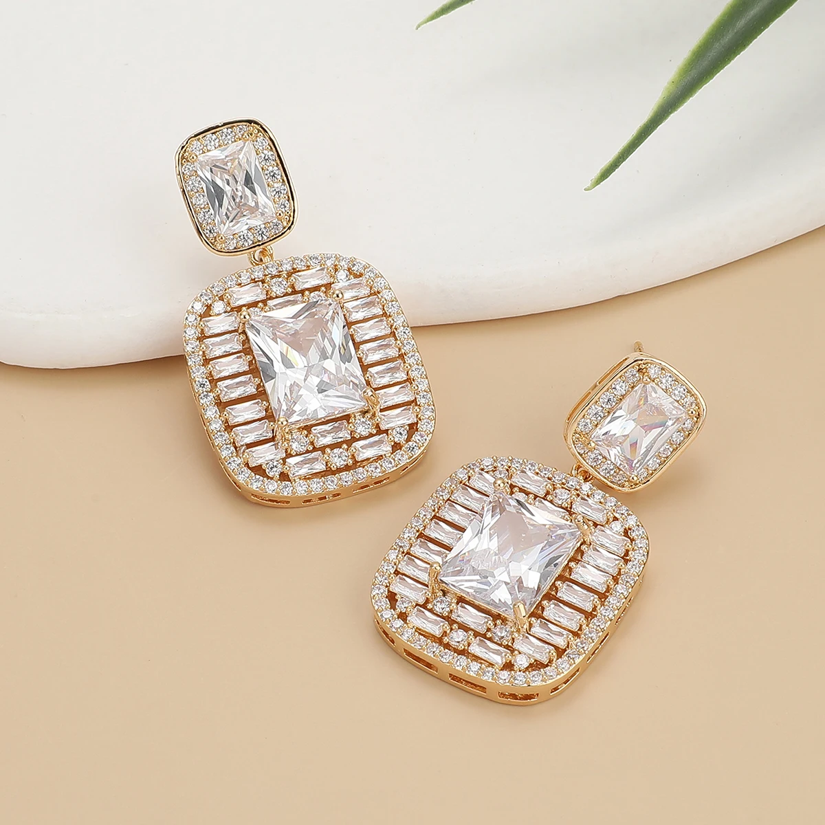 2023 New Elegant Women Earrings Jewelry AAA Cubic Zircon Rectangle Shape Drop Long Dangle Earrings Samrt Party Wedding Jewelry