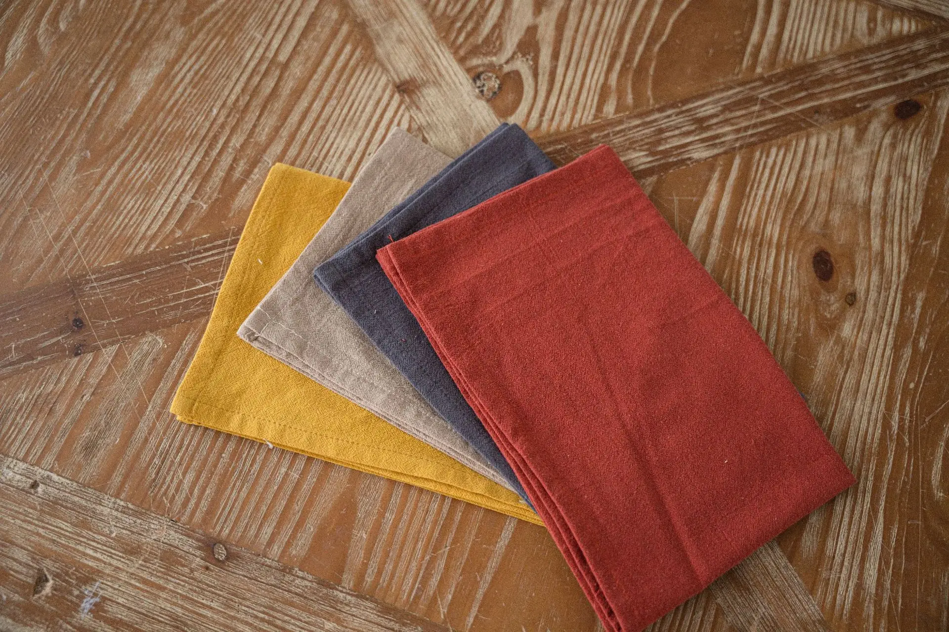 Description Picture 3 of item4PCS 40X40CM Plain Washed Cotton Large Napkin Nordic Table Mat Tabletop Food Coffee Decor Kitchen Cloths House Warming Gift