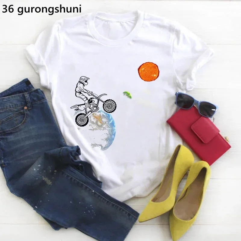 Ich bin eine einfache Frau Ich liebe Motorrad und Wein Brief drucken T-Shirt Damen bekleidung Aquarell Blumen T-Shirt Femme Streetwear – Detail 17