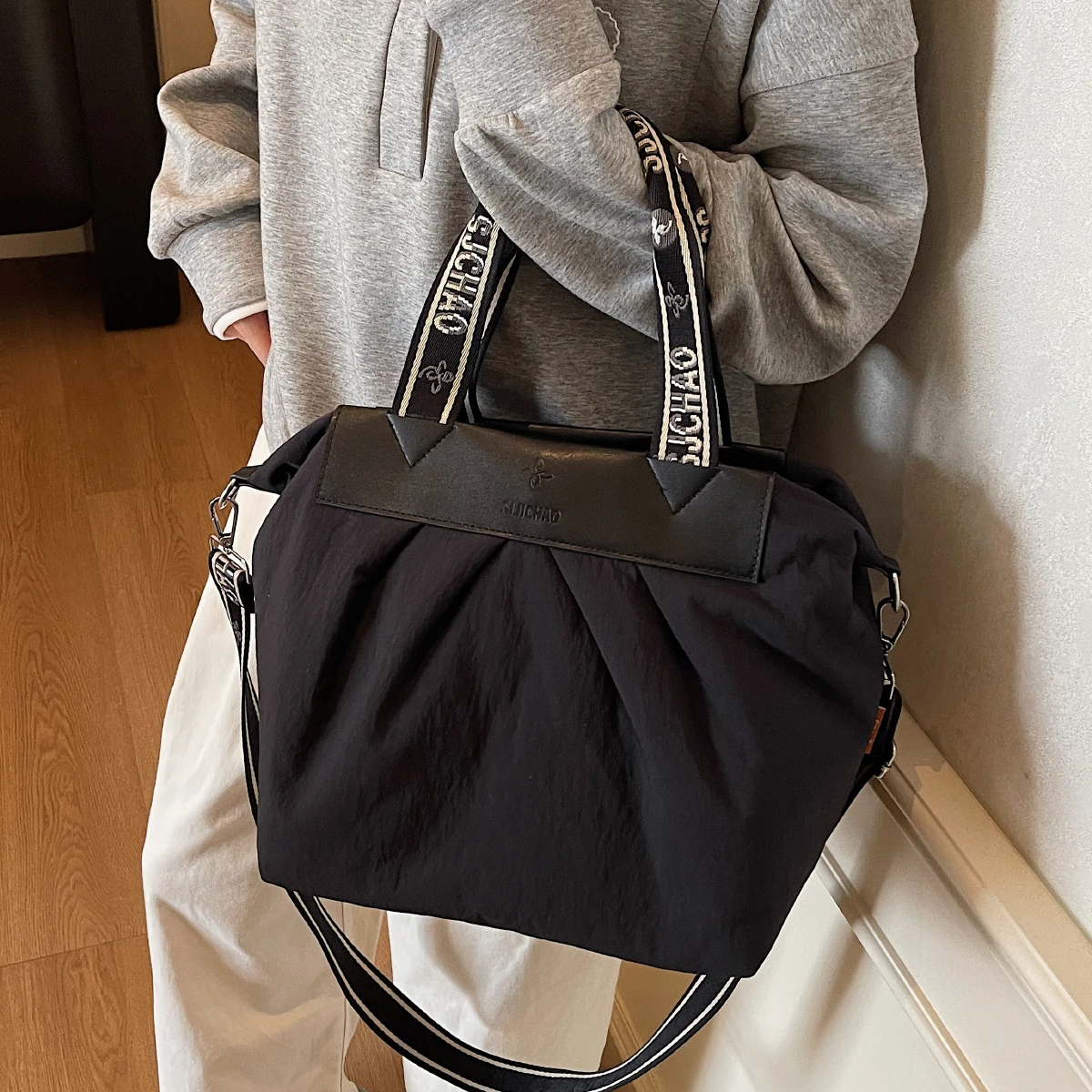 Cloth Bucket Bag for Women 2025 New Niche Design Crossbody Bag Popular Autumn and Winter Pleated Handbag Shoulder Bag Trendy Ladies' Makeup Bag