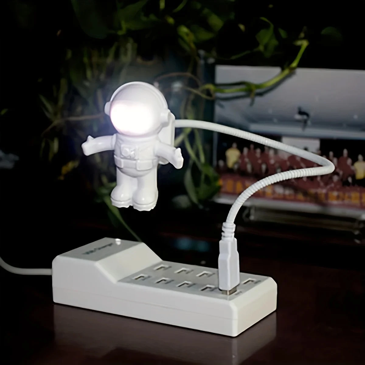휴대용 우주 비행사 램프, USB 소형 침대 옆 램프, 스위치 LED 컴퓨터 조명, 어린이 선물 LED 학생 책 램프, 야간 조명