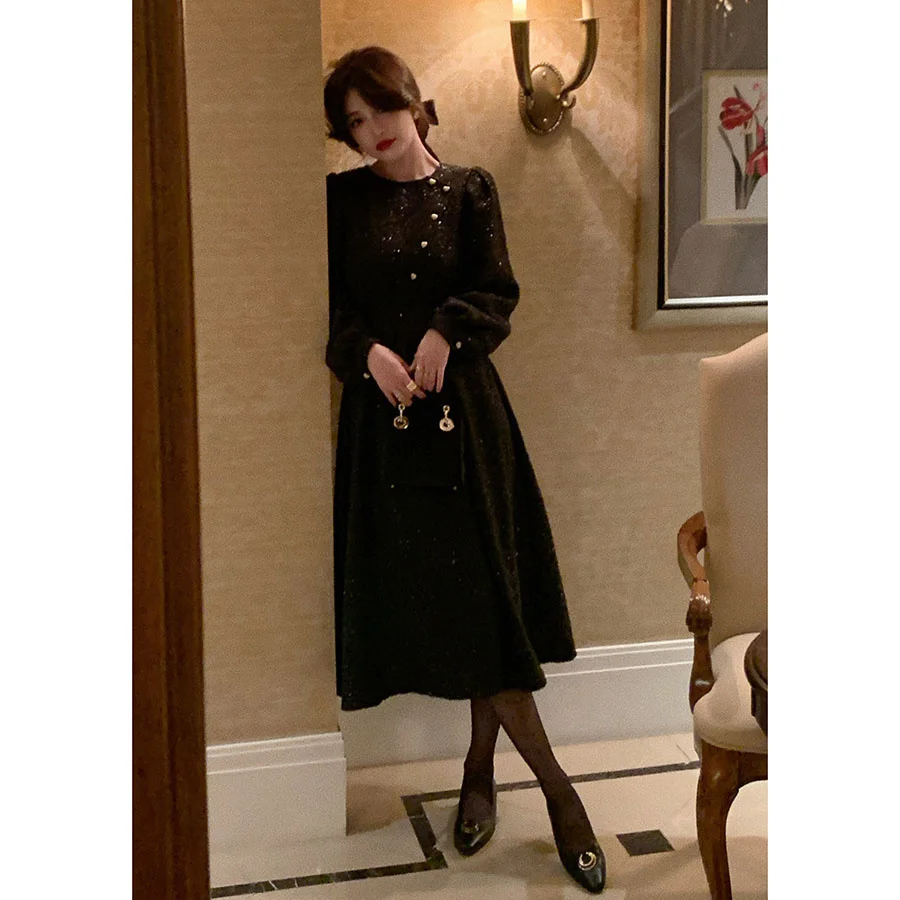 

Великолепное женское платье с блестками