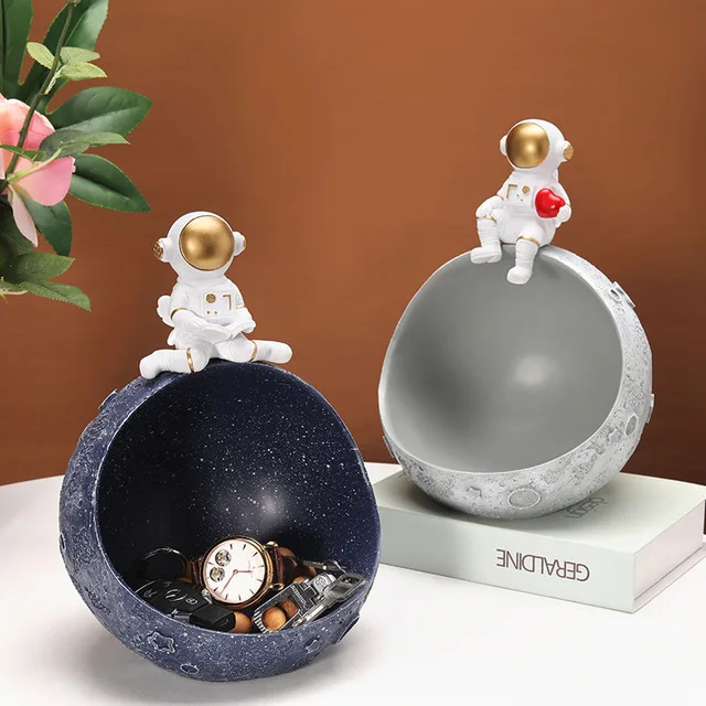 

Nordic Astronaut Resin Storage Box Adornments Coffee Table Store Furnishing Decoration Home Livingroom Desktop Figurines Crafts