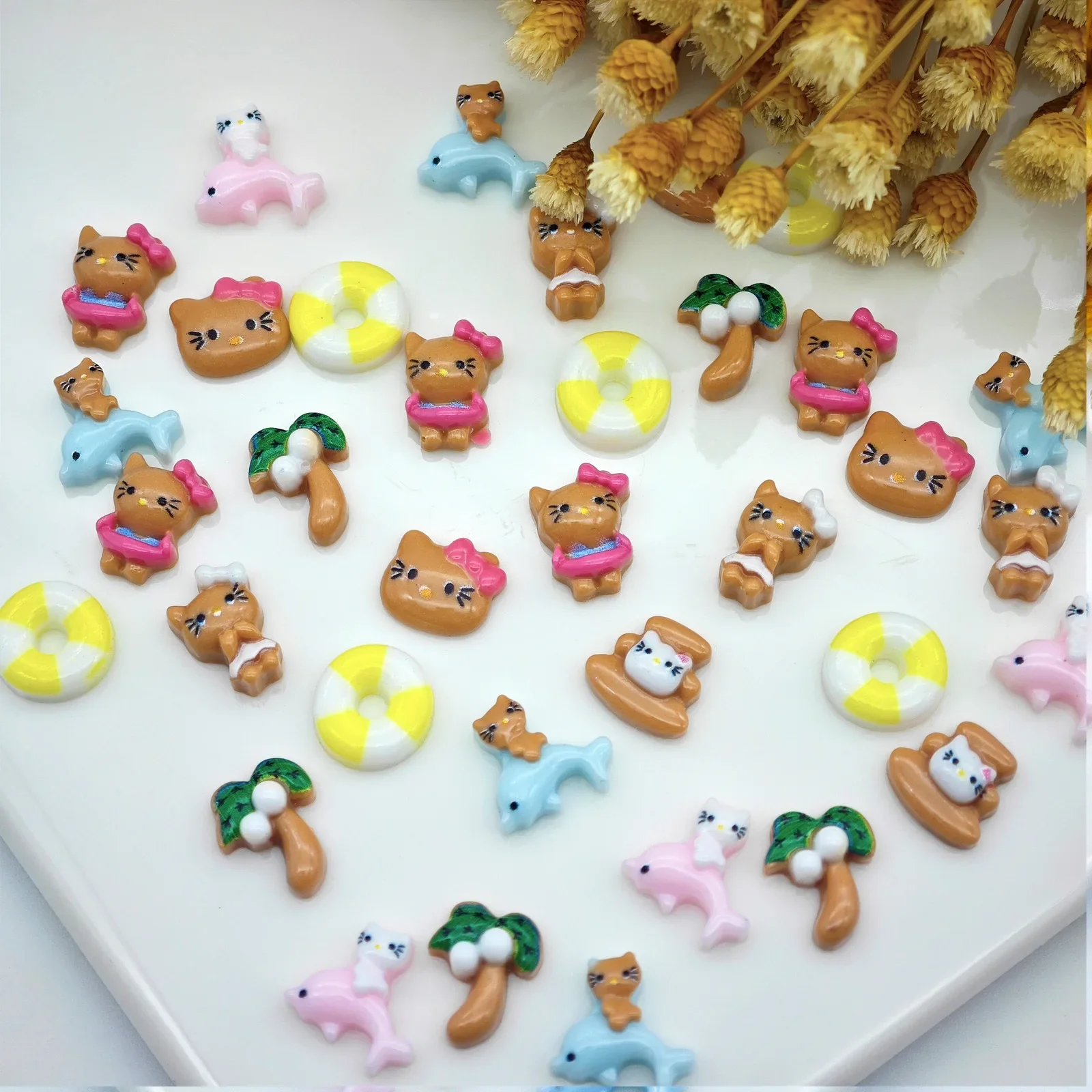 

50 шт. люминесцентные Мультяшные подвески для ногтей из смолы с плоской задней стороной, гавайский дельфин, Хелло Китти, украшения для ногтей из смолы «сделай сам», аксессуары для ногтей