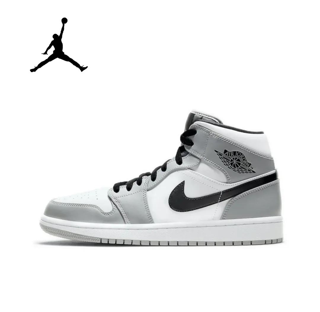 thumbnail image 1 of Zapatillas de baloncesto Nike Air Jordan 1 para hombre de corte medio, color blanco, 1 of 5