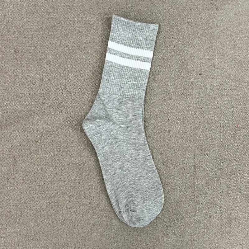 Neue Coole Frauen Herbst Winter Kurze Baumwolle Socken Sport Weibliche Dame Bunte Gestreifte Nette Schwarz Weiß Grundlegende Socken Für Frauen – Detail 12