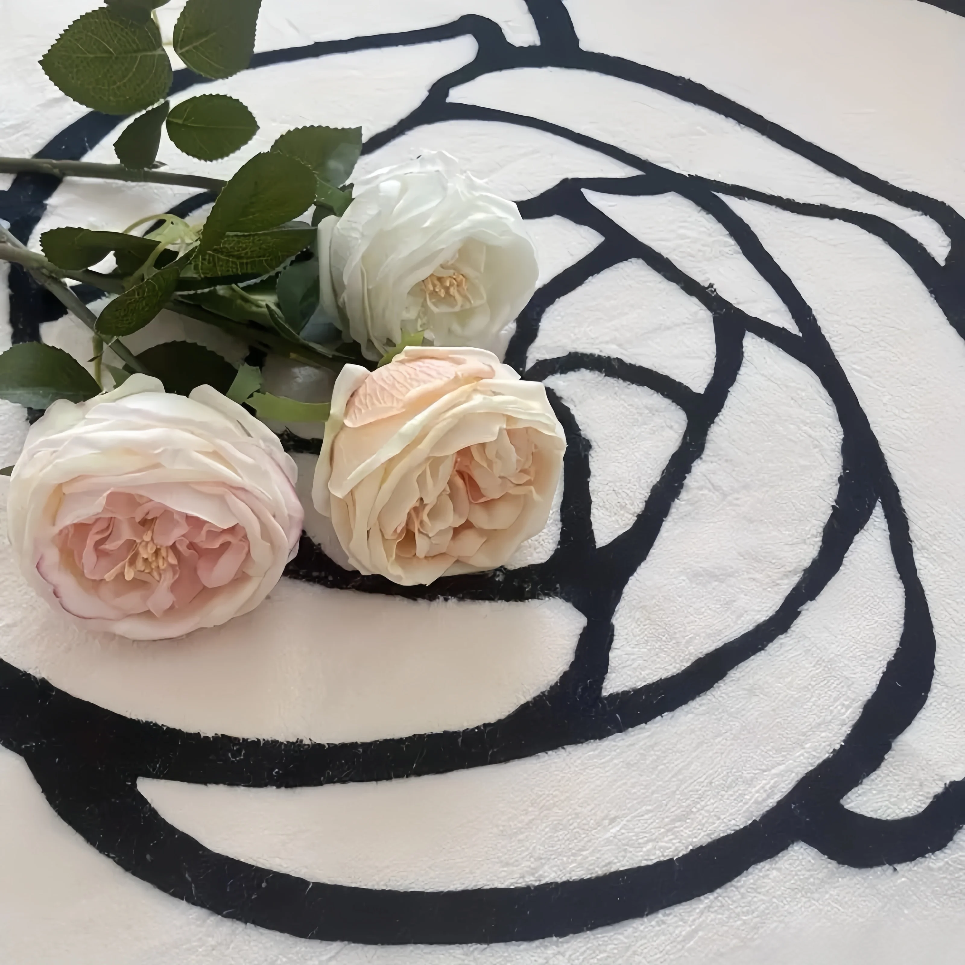 VIKAMA Minimalistischer Blumen-Kunstteppich Rutschfest und Geräuschreduzierend für Schlafzimmer, Begehbaren Kleiderschrank, Wohnzimmer Couchtisch-Teppich Wohndekoration – Detail 3