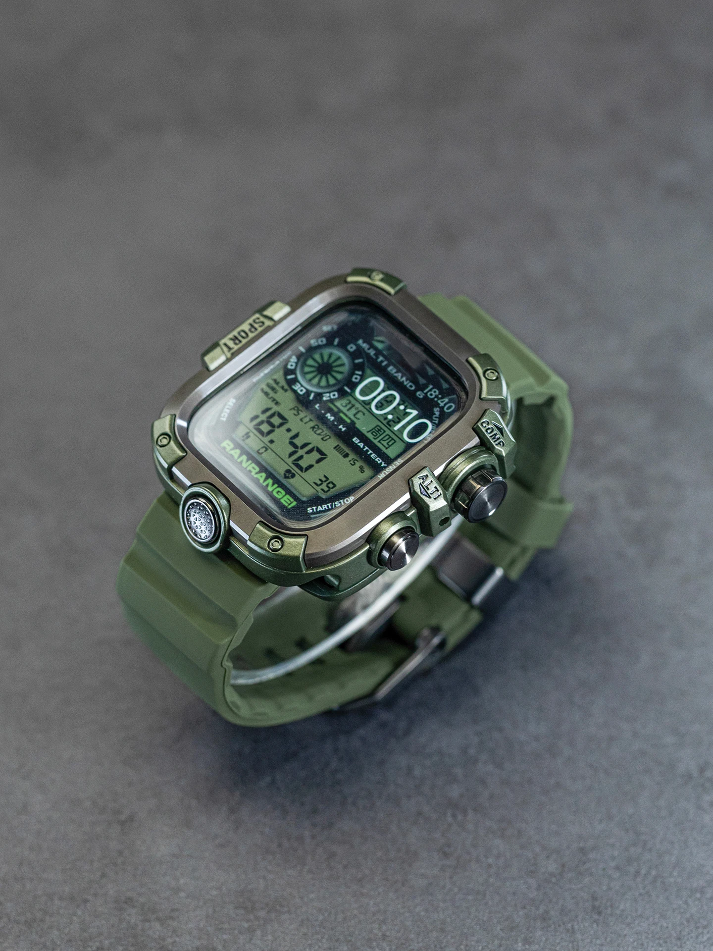 Sleek PC+Metal Apple Watch Case with Screen Protector