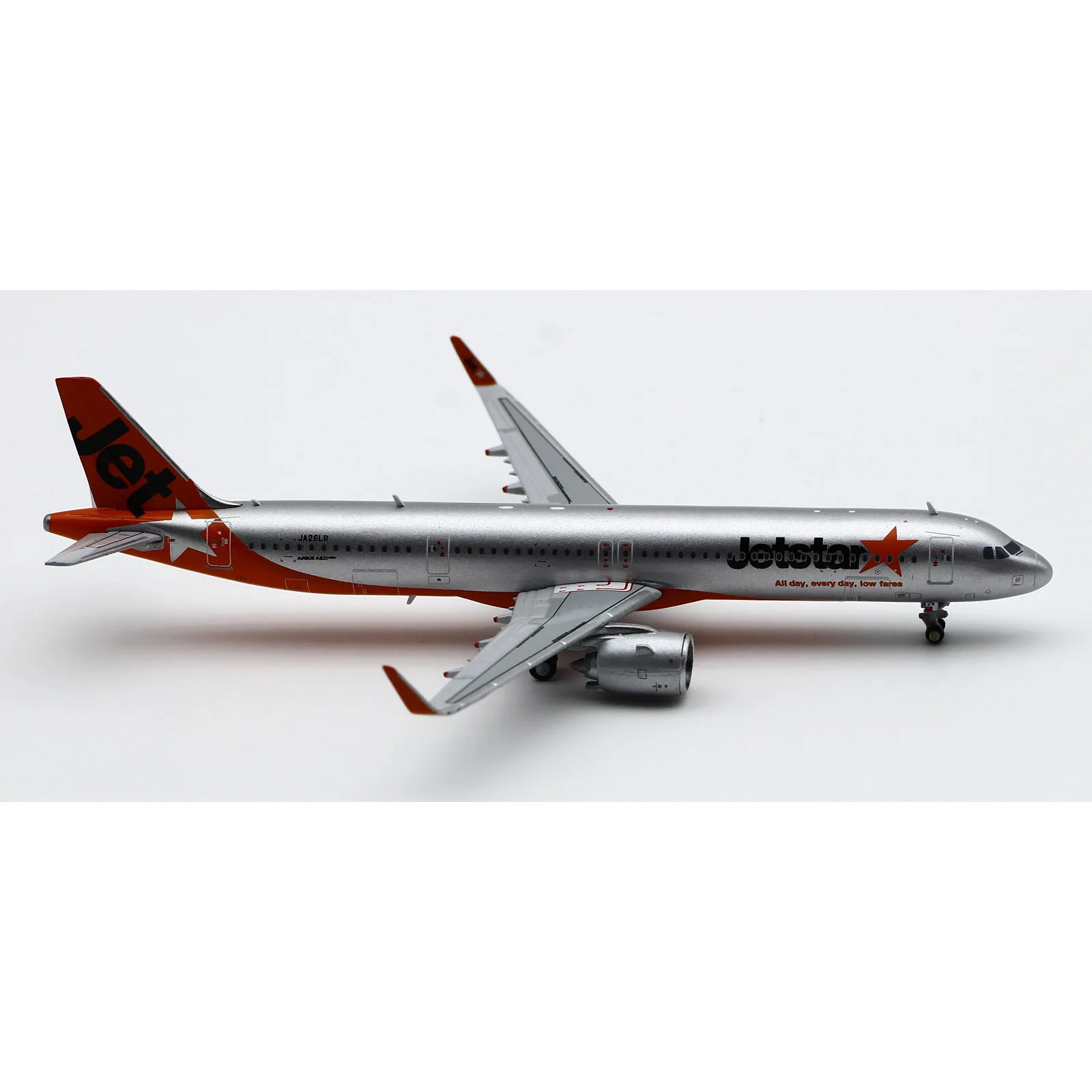 JC Wings 1:400 A321NEO ジェットスター JA26LR JC Wings Jetstar Japan Airbus A321NEO JA26LR 1:400